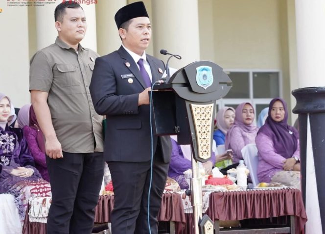 Bupati Palas Irup Upacara Hari Sumpah Pemuda Ke- 97 Di Halaman Kantor Bupati