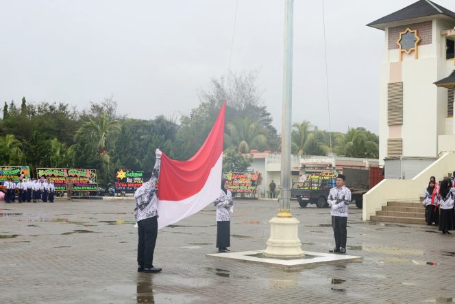 
					Peringatan HGN ke-80 di Madina Berjalan Khidmat di Bawah Guyuran Hujan