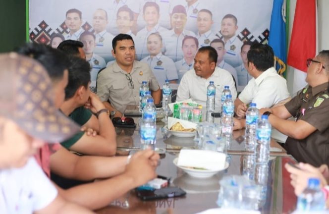 
					Kajari Yos A Tarigan Silaturahmi ke Kantor PWI Madina