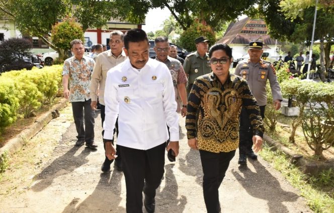 
					Bupati Madina Minta Penyelesaian Tapal Batas Siabu dan Huraba Kedepankan Kekeluargaan