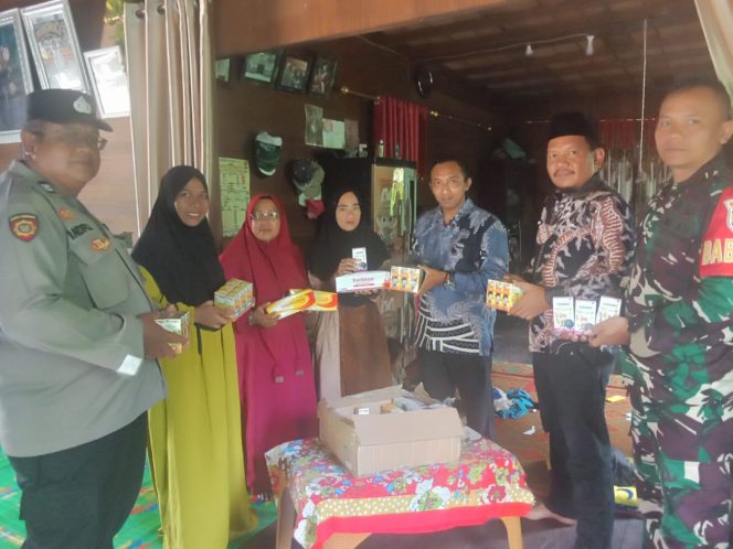 
					Kepdes Ranto Panjang Serahkan Bantuan Obat-obatan Bidan Desa