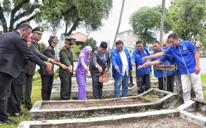 
					Pringati Hari pahlawan, Wabup Deli Serdang dan Forkopimda ziarah ke Taman Makam Pahlawan Lubuk Pakam