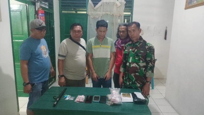 
					Anggota Unit Intel Kodim 0212/ TS Tangkap Pengedar Narkoba di Kelurahan Pasar Baru Batahan
