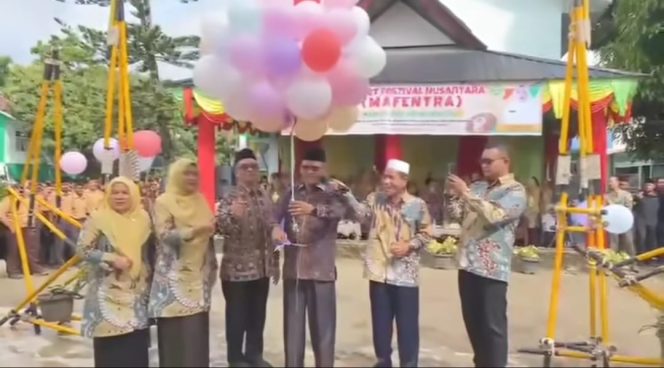 
					MAN 1 Madina Gelar Market Festival Nusantara 2025