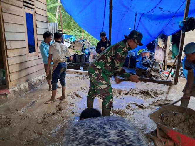 
					Longsor  Rubuhkan  Satu Unit  Rumah Warga Dusun Lubuk Sihim  Muara Batang  Angkola
