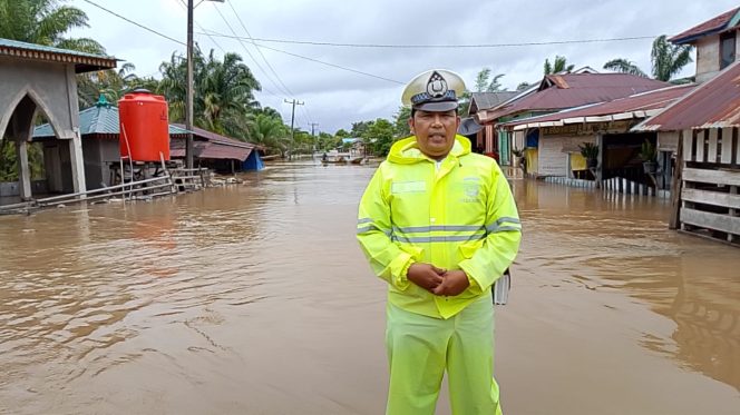 
					Giat Kanit Lantas Tabuyung Gatur Lalin Menggunakan Robin/Sampan