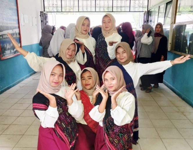 
					Perayaan Hari Guru Nasional ke 80 Tahun 2025 di SMPN 1 Gunung Baringin Meriah