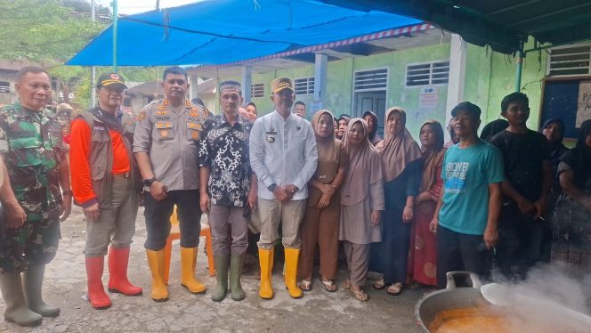 
					Bupati Madina Pastikan Jalur Distribusi Sembako Ke Pantai Barat Terbuka Malam Ini