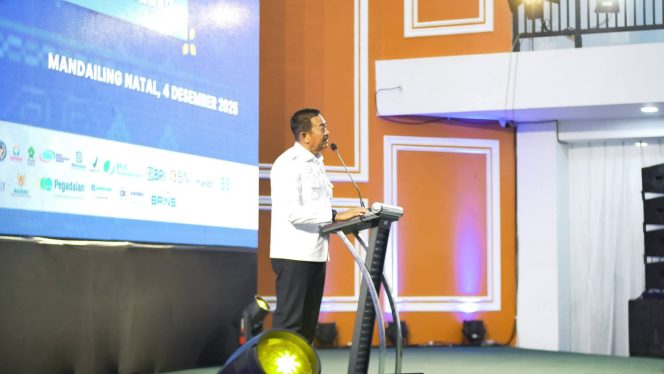 
					Bupati Madina Paparkan Kondisi Pasca-bencana kepada Dua Menteri