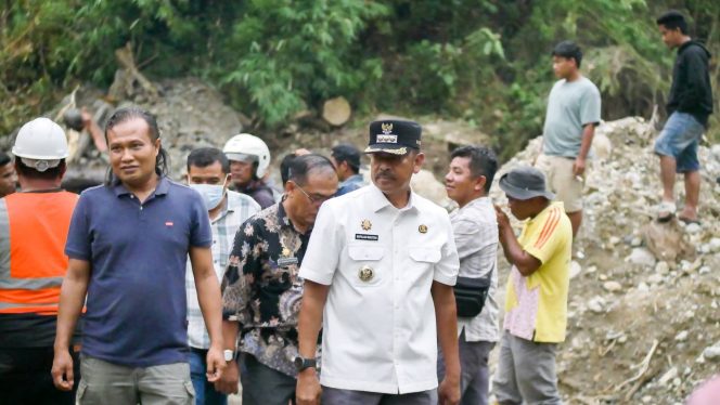 
					Bupati Madina Minta Pemprov Sumut Segera Tangani Jalan Amblas Jembatan Merah-Muarasoma