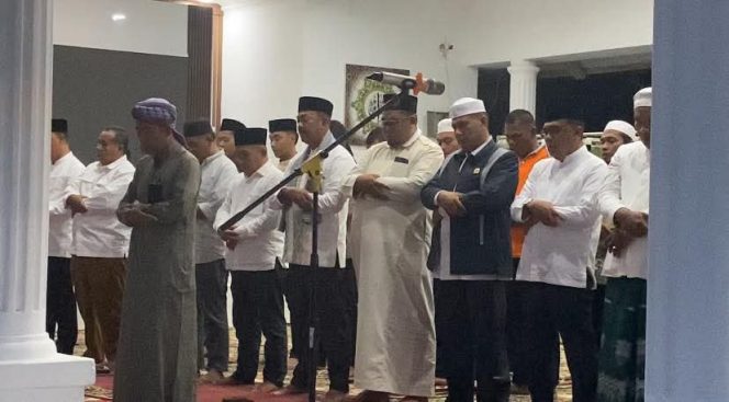 
Pasca Bencana, Pemkab Madina Gelar Salat Istigosah Zikir dan Do’a