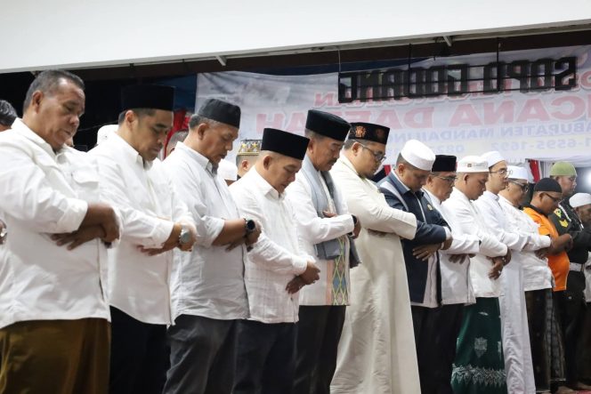 
Salat Istighosah, Zikir & Doa Pemkab Madina Meminta Bencana Berakhir