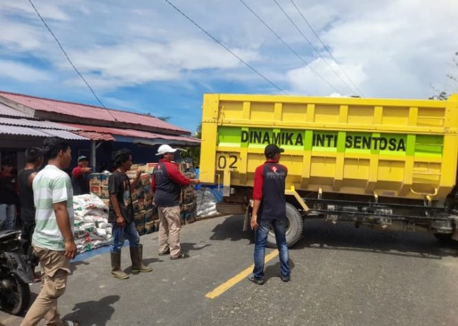 
					PT. DIS  Bersama AGP Serahkan Bantuan Bahan Pangan Kepada Korban Banjir di MBG ‎