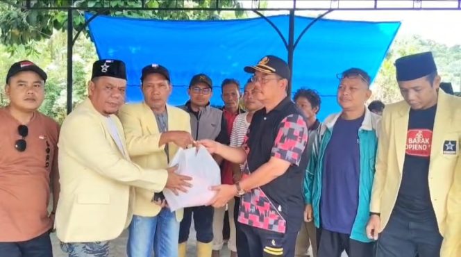 
					Bappeda Tapsel dan PPITTNI Tabagsel Salurkan Bantuan ke Korban Bencana di Batang Toru