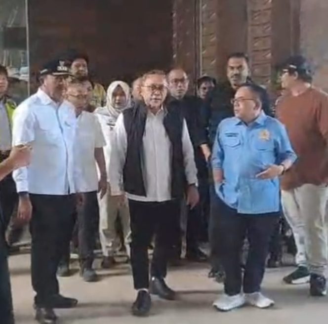 
					Bupati dan Wabup Madina Sambut Menko Pangan dan Menteri UMKM di Bandara AH Nasution