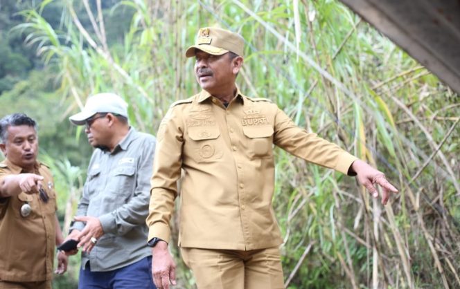 
					Tinjau Dampak Bencana di Desa Batahan, Bupati : 20 Hektar Sawah Warga Hanyut