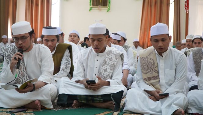 
Jejak Ilmu Menyapa Yaman: Haul Ke-70 Syekh Musthafa Husein dan Milad Ke-113 Musthafawiyah