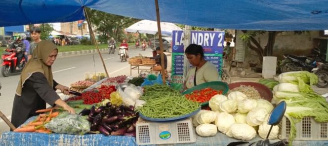 
Harga Sembako Jelang Nataru di Tanjung Morawa Stabil, ‎Camat Gontar Panjaitan himbau belanja secukupnya