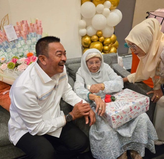 
					Momen Haru Bupati Madina Rayakan HUT ke 100 tahun Ibundanya