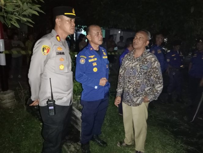 
					Satu Unit Rumah Sekaligus Bengkel  Terbakar di  Tanjung Morawa. Kadis DAMKAR pimpin langsung pemadaman