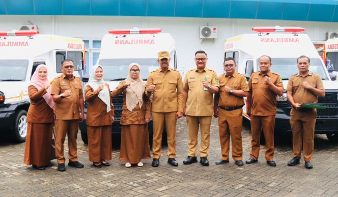 
					Perkuat Layanan Kesehatan, Bupati Madina serahkan 4 unit Ambulance kepada Sejumlah Puskesmas