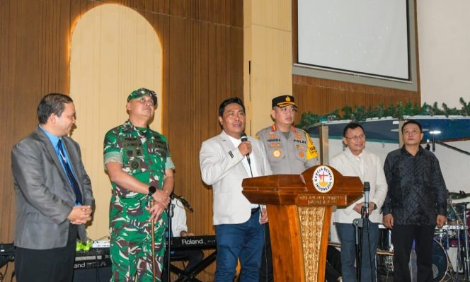 
					Wabup Deli Serdang Hadiri Ibadah Malam Tahun Baru, Tegaskan Komitmen Daerah Religius dan Bersatu dalam Kebhinekaan ‎