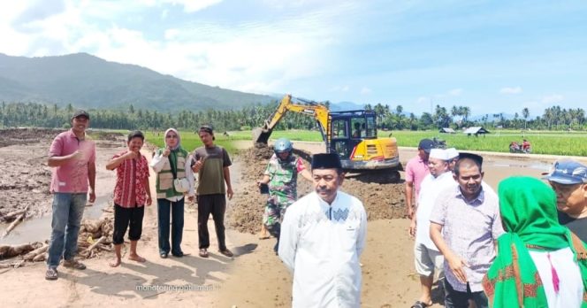 
					Senyum Petani Nagajuang Kembali Terbit, Bupati Madina Percepat Normalisasi Sawah Pasca Banjir
