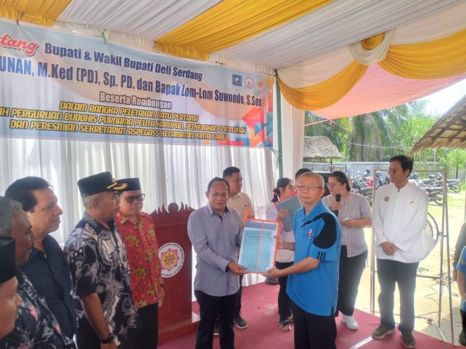 
					Serahkan izin Usaha Ternak Unggas di Pantai Labu. Sekda Bahas Stabilitas Harga dan Pengendalian Inflasi Pangan