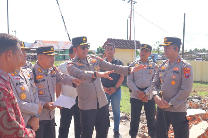 
					Pasca-Pembakaran Polsek MBG, Kapolres Madina Dampingi Mabes Polri Tinjau Lokasi dan Rangkul Tokoh Masyarakat