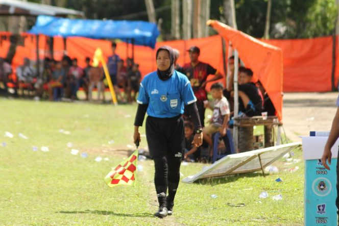 
					Sosok Evi Tamala Pulungan, Wasit Perempuan di Mahasiswa Cup I