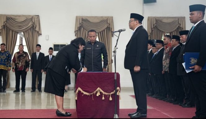 
					Bupati Deli Serdang Ambil Sumpah dan Lantik Lima Belas Pejabat Tinggi Pratama