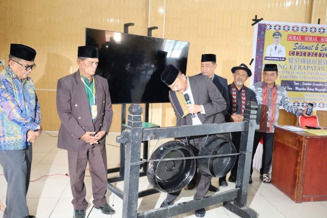 
					Bupati Madina Buka Mubes Besar Sidang Kerapatan Adat ke – III FPPAB Kabupaten Madina