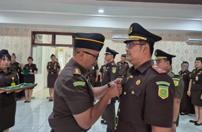 
					Plt. Kajari Gelar Pelantikan, Pengambilan Sumpah dan Sertijab Pejabat Eselon IV dan V