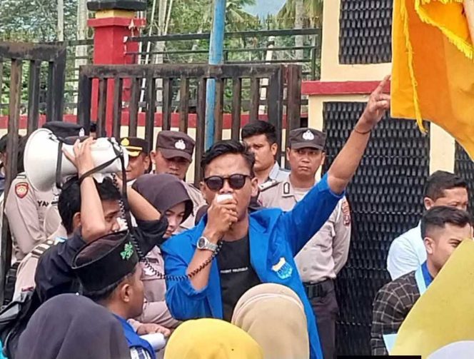 
					Ratusan Massa PMII Bakal Demo Kapolres Madina soal Lambannya Penyelidikan Peti Makan Korban di Kotanopan