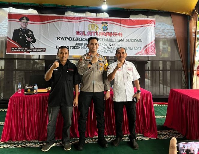 
					Kapolres Madina Sampaikan Layanan Call Center 110 Saat Kunker di Polsek Natal ‎