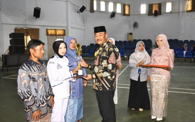 
					Bupati Mandailing Natal Sebut Capping Day Momentum Cetak Nakes Madina yang Kompeten