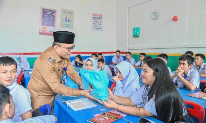 
					Pastikan Program MBG Lancar di Bulan Ramadhan, Walikota Letnan Tinjau Penyalurannya di Sejumlah Sekolah