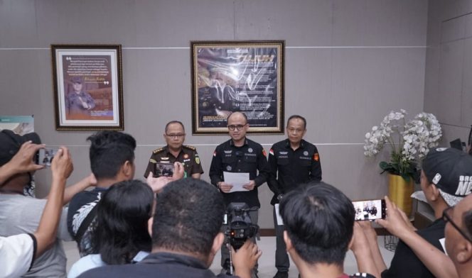 
					3 Orang Pejabat Kantor Syahbandar dan Otoritas Pelabuhan Belawan 2023-2024 di Tahan Penyidik Kejati Sumut