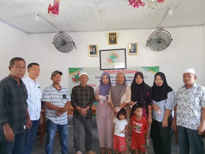
					KUD Kuala Tunak Tabuyung Salurkan BLT Kepada Masyarakat Sebanyak 250 KK Yang Belum Mendapatkan Kebun Plasma
