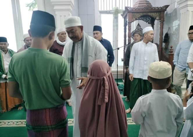 
					Safari Subuh di Hayuraja, Bupati Sebut 1200 KM Jalan di Madina Perlu Perbaikan