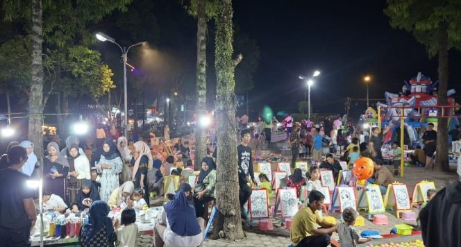 
					Taman Kota Panyabungan Jadi Magnet Wisata Malam, Ekonomi Pedagang Kecil Madina Terangkat