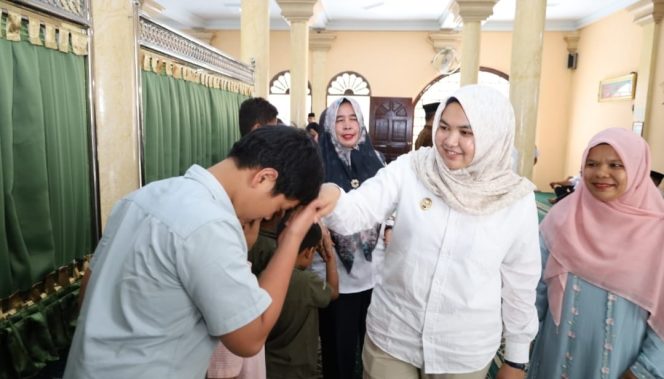 
					Santuni Anak Yatim dan Piatu di Tambangan, Wabup Madina : Pergunakan untuk Keperluan Lebaran