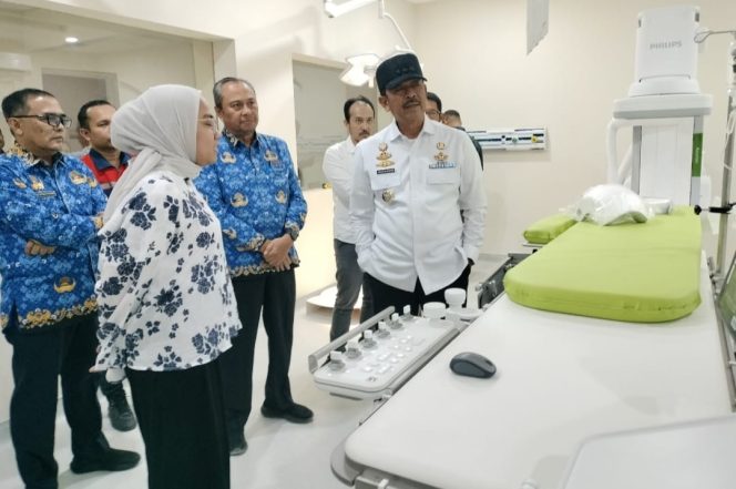 
					Bupati Madina Pantau Finalisasi Pemasangan Mesin Cath Lab di RSUD Panyabungan