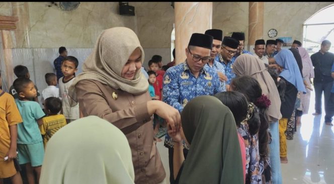 
					Wabup Madina Salurkan Santunan Anak Yatim di Kelurahan Simangambat