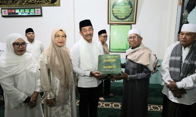 
					Bupati Madina Santuni dan berbuka Puasa dengan 186 Anak Yatim di Kecamatan LSM
