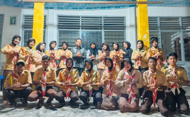 
					Usai Berbagai Takjil, Osis & Pramuka SMAN 1 Batahan Bukber dan Maghrib Berjamaah