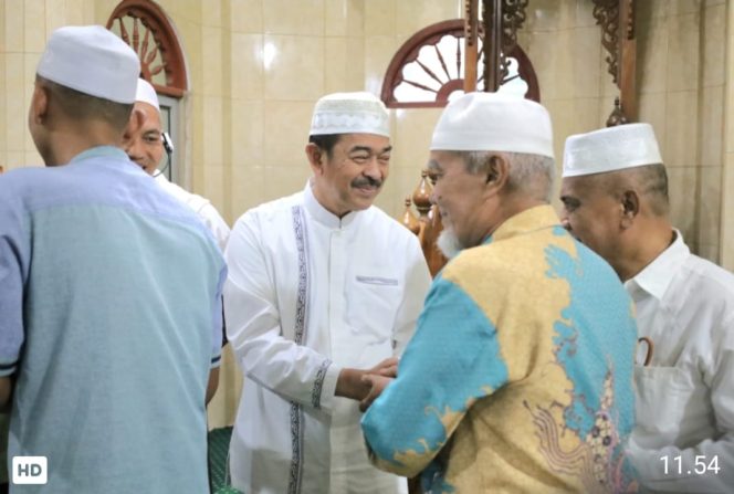 
					Safari Subuh di Jalan Abri, Bupati Madina Imami Shalat Jemaah dan Tekankan Pengawasan Program Makan Bergizi
