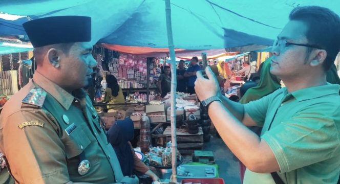 
					Jelang Idul Fitri 1447 H, Camat Panyabungan Utara Monitoring Harga Bahan Pokok di Pasar Mompang