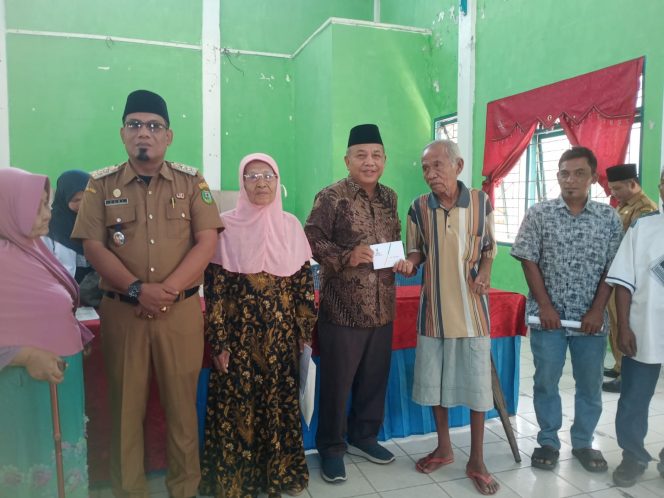 
					Baznas Madina Salurkan ZIS Kepada Lansia dan Pedagang Kecil Jelang Lebaran