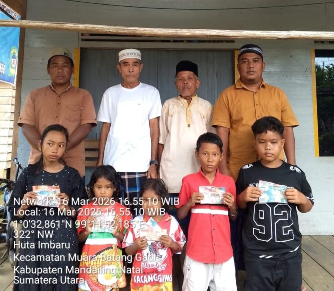 
					Pemdes  Hutaimbaru Melalui Kades dan BPD Salurkan Bantuan kepada Anak Yatim